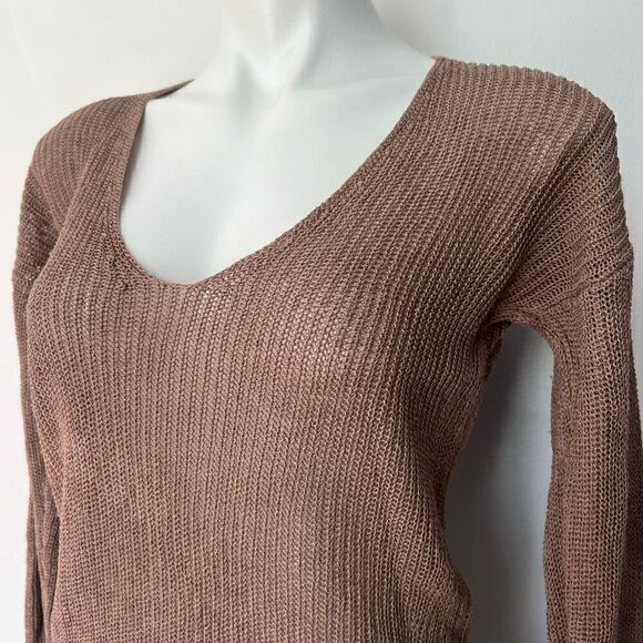 Aritzia Babaton Linen and Silk Light weight knit sweater - Picture 3 of 8